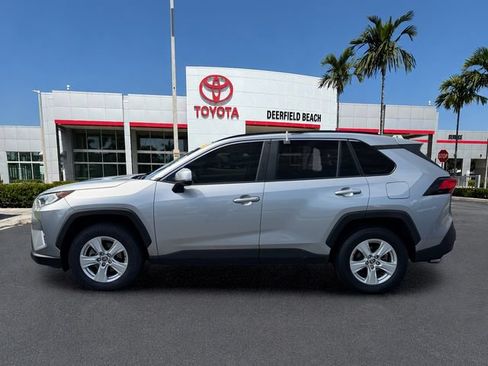 Used 2020 Toyota RAV4 XLE w/ Convenience Package FWD image 4