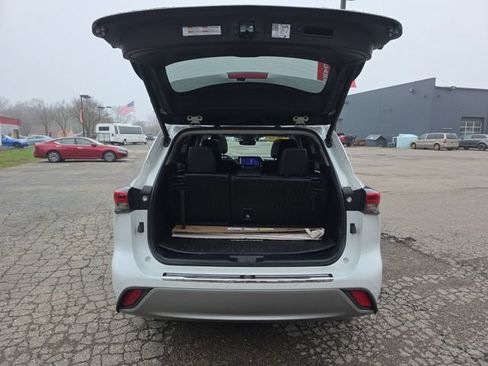 Used 2023 Toyota Highlander Platinum AWD/4WD image 26
