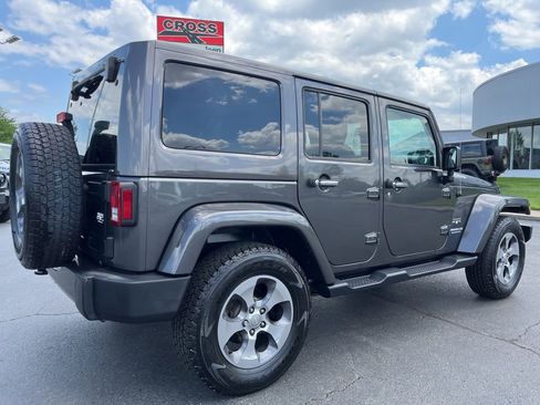 Used 2017 Jeep Wrangler Unlimited Sahara w/ Connectivity Group AWD/4WD image 59