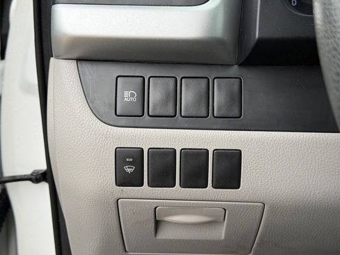 Used 2017 Toyota Highlander LE image 18