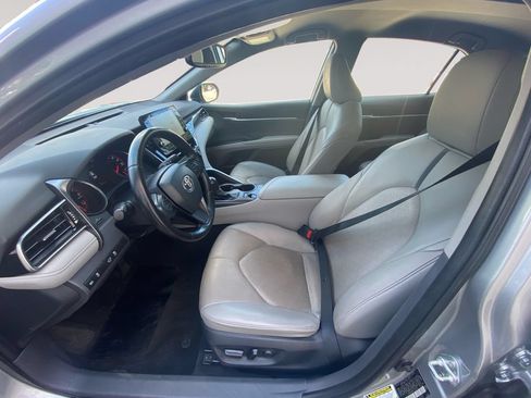 Used 2023 Toyota Camry XSE FWD image 9