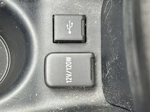 Used 2022 Toyota Prius LE image 29