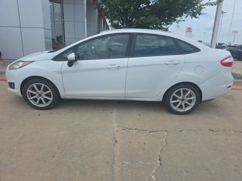 Used 2019 Ford Fiesta SE w/ Equipment Group 201A FWD image 3