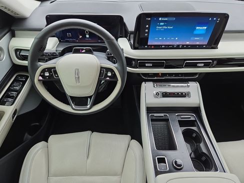 Used 2025 Lincoln Aviator Reserve w/ Luxury Package image 14