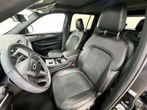 Used 2025 Jeep Grand Cherokee Altitude AWD/4WD image 14