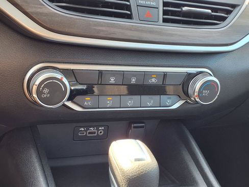 Used 2025 Nissan Altima 2.5 SV FWD image 16