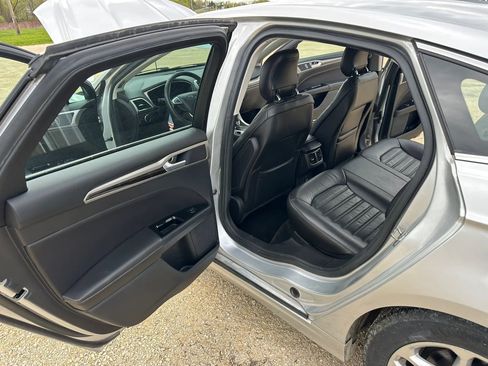 Used 2013 Ford Fusion SE FWD image 10