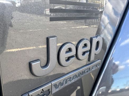 Used 2021 Jeep Wrangler Unlimited Sport image 29