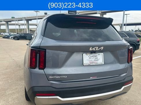 Used 2025 Kia Sorento S FWD image 8