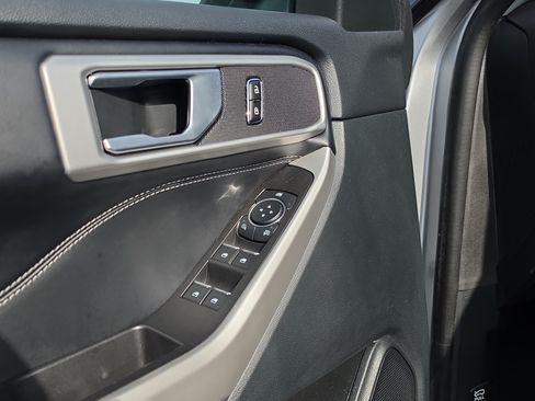Used 2023 Ford Explorer XLT RWD image 19