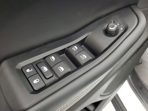 Used 2023 Jeep Grand Cherokee Limited w/ Black Appearance Package AWD/4WD image 17