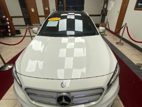 Used 2017 Mercedes-Benz GLA 250 4MATIC w/ Premium Package image 2