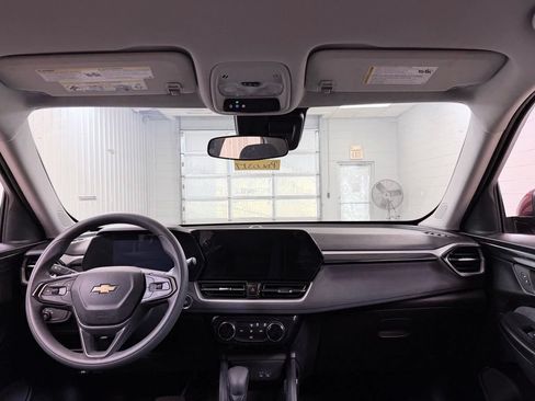 Used 2025 Chevrolet TrailBlazer LT AWD/4WD image 22