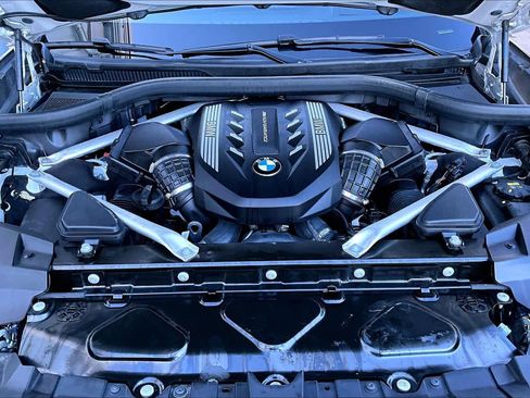 Used 2022 BMW X7 M50i image 31