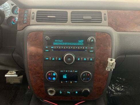 Used 2009 Chevrolet Suburban LT AWD/4WD image 3