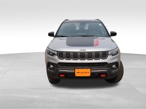 Used 2023 Jeep Compass Trailhawk w/ Trailhawk Convenience Group AWD/4WD image 12