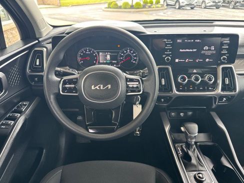 Used 2023 Kia Sorento LX AWD/4WD image 8