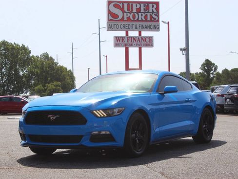 Used 2017 Ford Mustang Coupe RWD image 7
