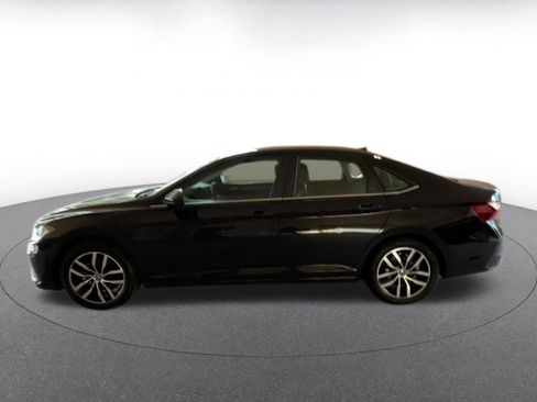Used 2025 Volkswagen Jetta SE image 9