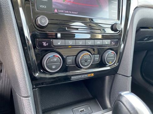 Used 2022 Volkswagen Passat 2.0T image 11