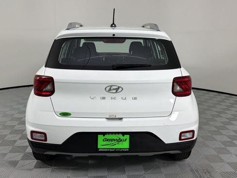 Used 2024 Hyundai Venue SEL FWD image 10