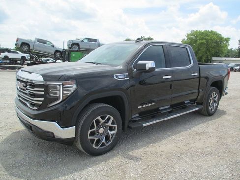 New 2026 GMC Sierra 1500 SLT w/ SLT Premium Package AWD/4WD image 9