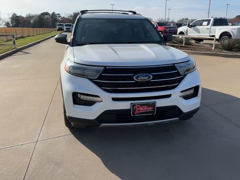 Used 2021 Ford Explorer XLT w/ Equipment Group 202A image 3