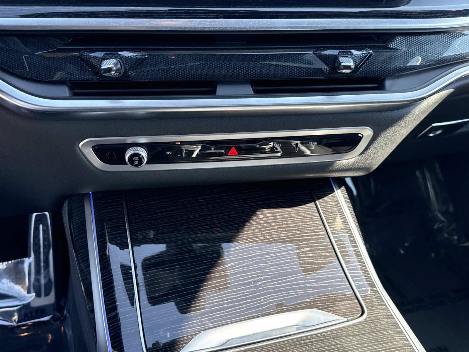 Used 2026 BMW X7 xDrive40i w/ M Sport Package AWD/4WD image 20