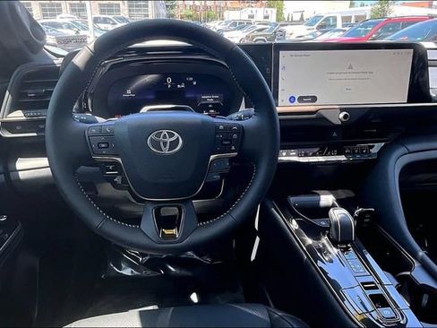 Used 2026 Toyota Crown Platinum AWD/4WD image 4