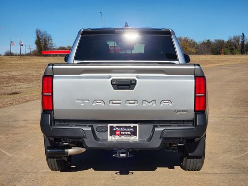 Used 2024 Toyota Tacoma SR image 8