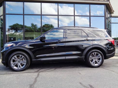 Used 2023 Ford Explorer XLT w/ Equipment Group 202A AWD/4WD image 8