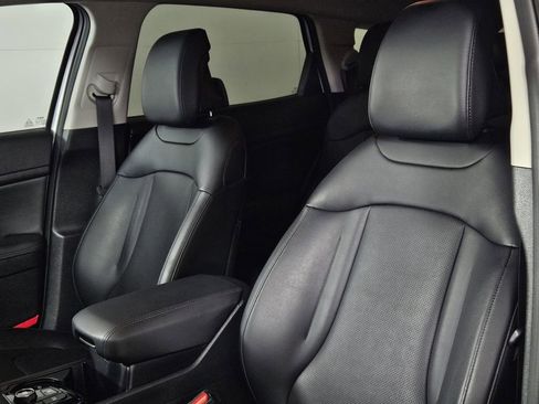 Used 2025 Kia Sportage EX image 21