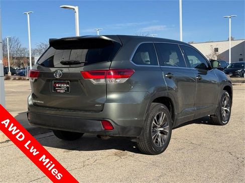 Used 2019 Toyota Highlander LE image 3