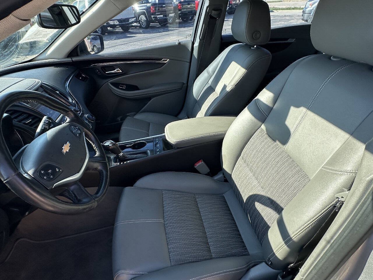 Used 2019 Chevrolet Impala LT w/ LT Convenience Package FWD image 10