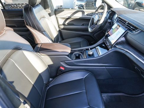 New 2025 Jeep Grand Cherokee Limited image 16