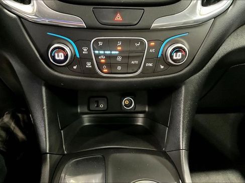 Used 2018 Chevrolet Equinox LT FWD image 14