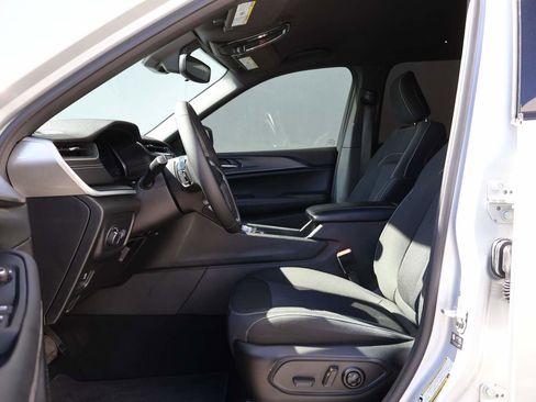 Used 2024 Jeep Grand Cherokee L Laredo RWD image 8