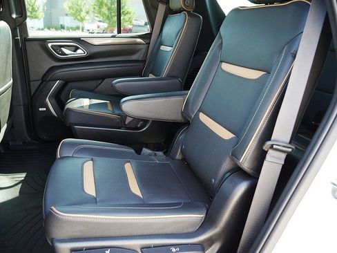 Used 2022 GMC Yukon AT4 AWD/4WD image 16