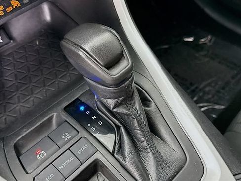 Certified 2021 Toyota RAV4 XLE FWD image 16