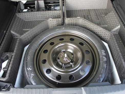 Used 2024 Ford Edge SE image 17