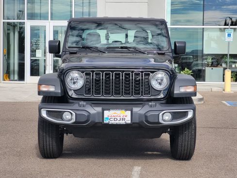 Used 2025 Jeep Gladiator Sport AWD/4WD image 2