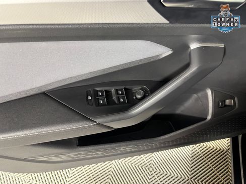 Used 2025 Volkswagen Jetta SE FWD image 13