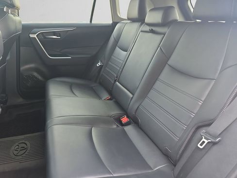 Used 2020 Toyota RAV4 XLE Premium image 15