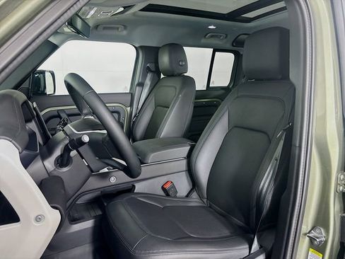 Used 2025 Land Rover Defender 110 S image 22