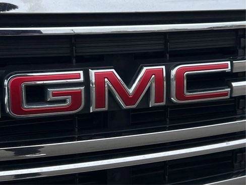 Used 2023 GMC Acadia SLE FWD image 34