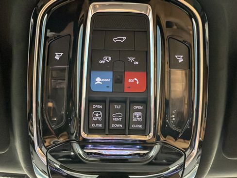 Used 2024 Jeep Grand Cherokee L Summit AWD/4WD image 37