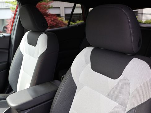 Used 2024 Chevrolet Trax RS w/ Driver Confidence Package image 11