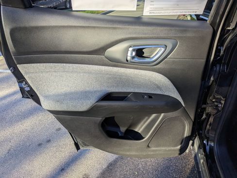 Used 2022 Jeep Compass Latitude image 29