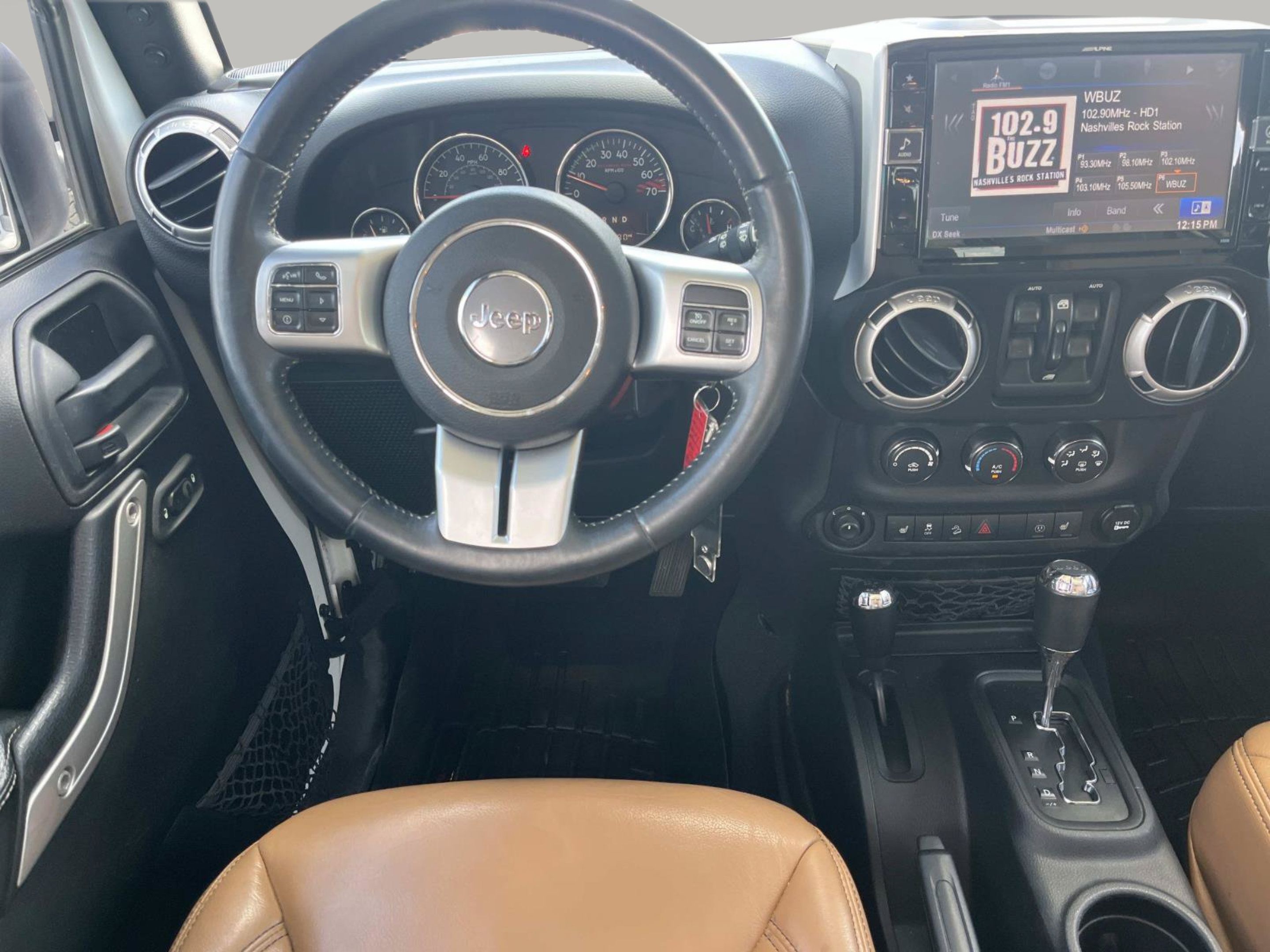 Used 2017 Jeep Wrangler Unlimited Rubicon AWD/4WD image 9