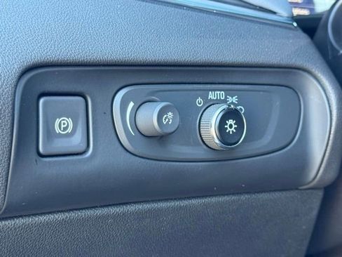 Used 2021 Buick Enclave Essence w/ Sound and Sites Package image 23